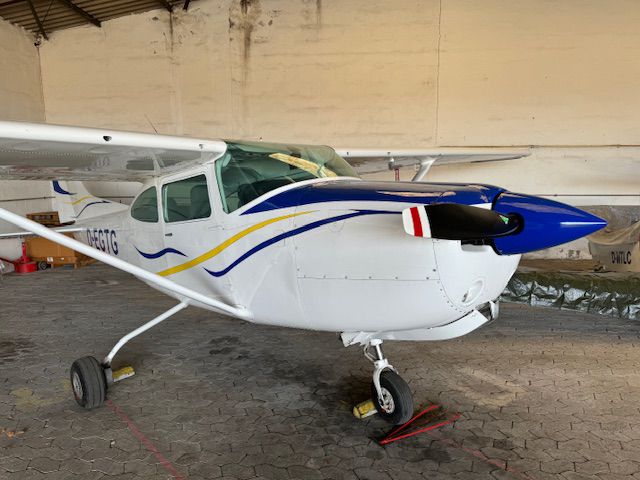 Cessna 182 FR D EGTG